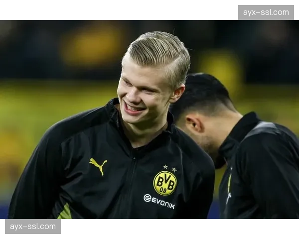 拜仁后卫德利赫特因伤赛季报销,球队后防轮换面临考验 拜仁后卫德利赫特因伤赛季报销,球队后防轮换面临考验