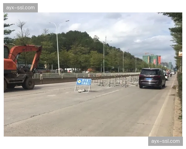 西班牙巴塞罗那赛道完成路面重铺与设施更新,以应对更高抓地力需求 西班牙巴塞罗那赛道完成路面重铺与设施更新,以应对更高抓地力需求